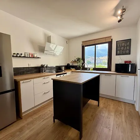 Spacieux, Moderne, Vue Proche Et Centre-ville *