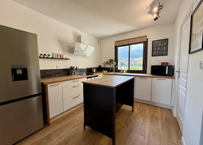Spacieux, Moderne, Vue Proche Et Centre-ville *