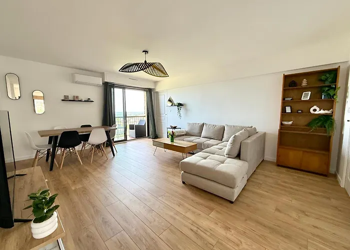 Spacieux, Moderne, Vue Proche Et Centre-ville Apartment